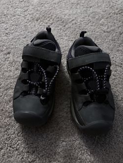 Keen Waterproof Hiking Shoe (Toddler size 9)