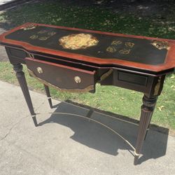 small desk, entry table, or picture table 