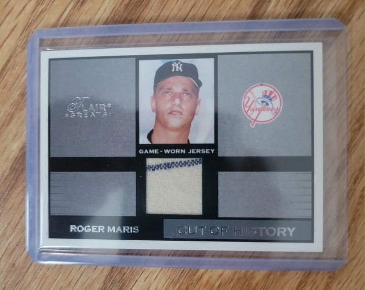 ROGER MARIS 2001 FLEER FLAIR GREATS JERSEY RELIC