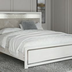 Altyra White King Panel Bed

