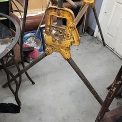 Ridgid 2 1/2" Standing Pipe Vise No. 16 With Stand Vice Tools Tool Shop Garage