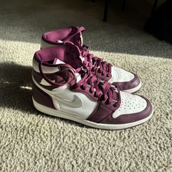 Jordan 1 Retro High OG Bordeaux