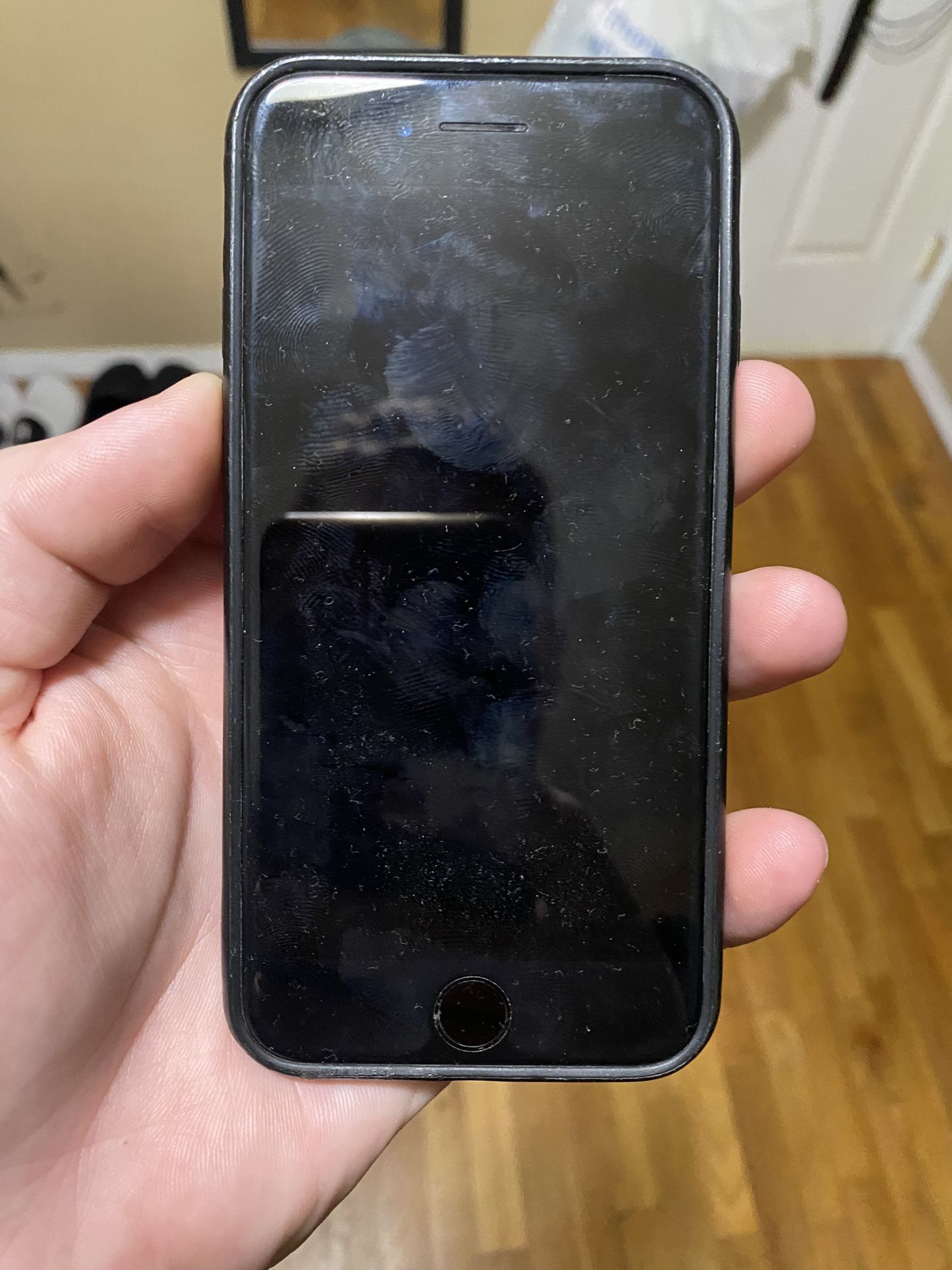 📱 iPhone 7 (Model A1660) – For Parts/Repair