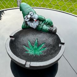 The party gnome ashtray