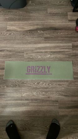 Grizzly skateboard grip tape