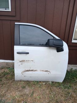 2019-2026 Chevy Silverado 1500 Front door RH OEM