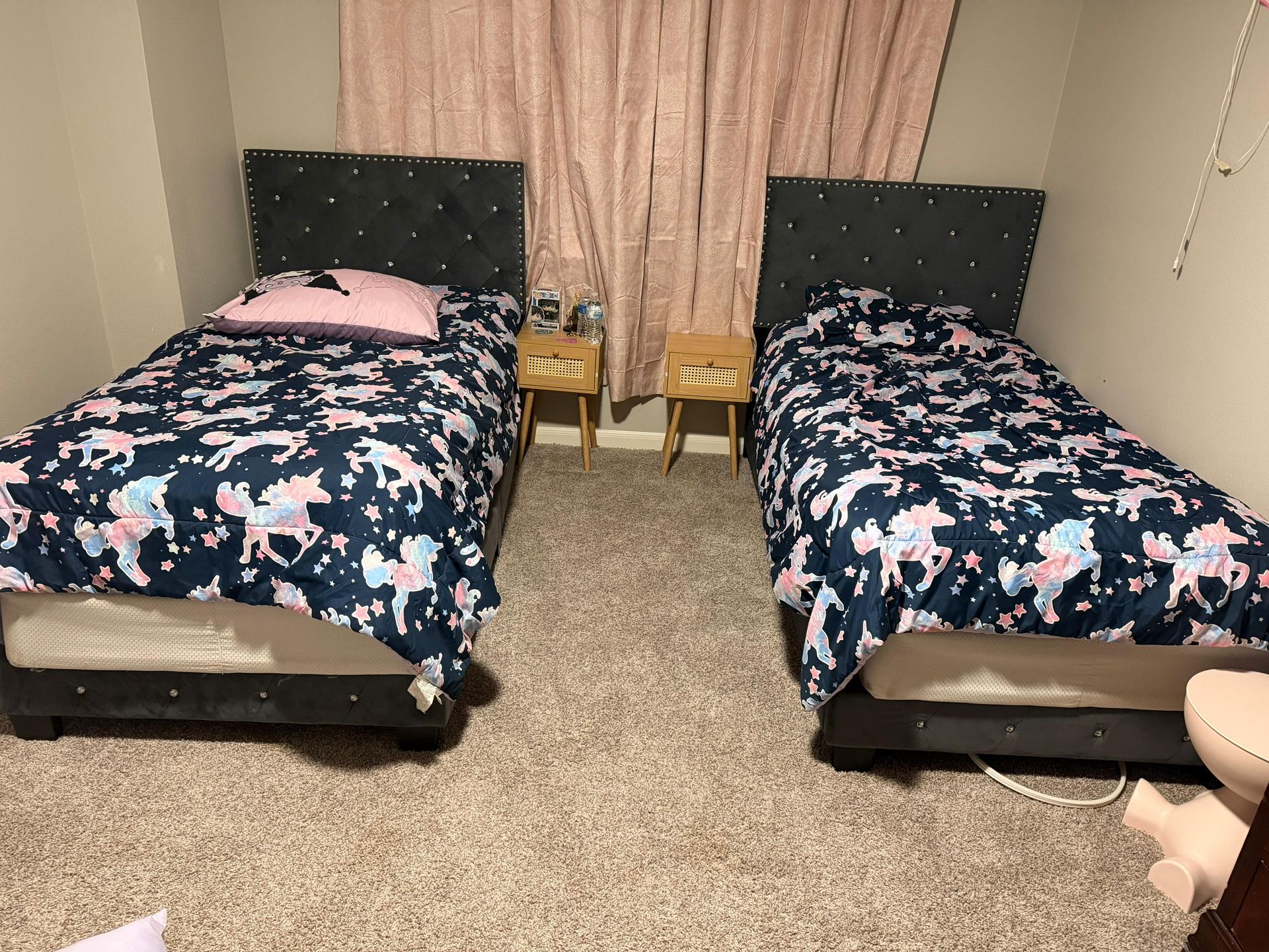 Twin Beds Girls New Niñas Nueva Camas