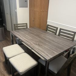 Dining Room Table w/4 Chairs And 2 Table Stools 