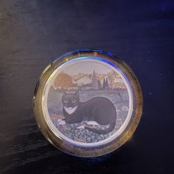 Kitty cat paperweight