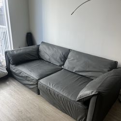 Like new 90” 7.5’ oversized seat Couch