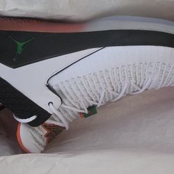 Jordan Air Jordan XXXII Low "Like Mike Gatorade" sneakers. 