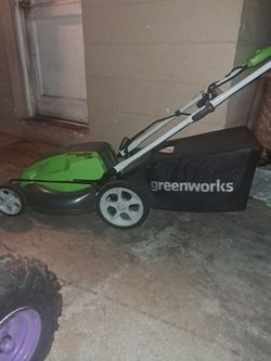 Electric lawn mower. GREENWORKS.