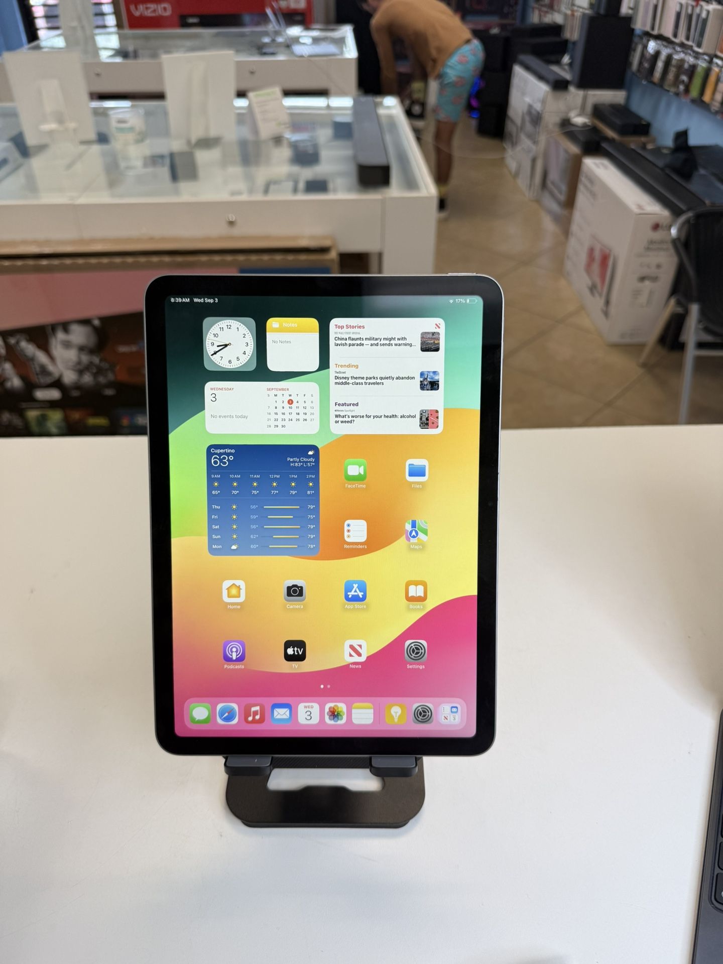 Apple iPad Air M2 128GB Gray iOS 17.4 Battery cycle 1