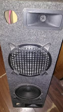 Speaker box with 10 inch speakers