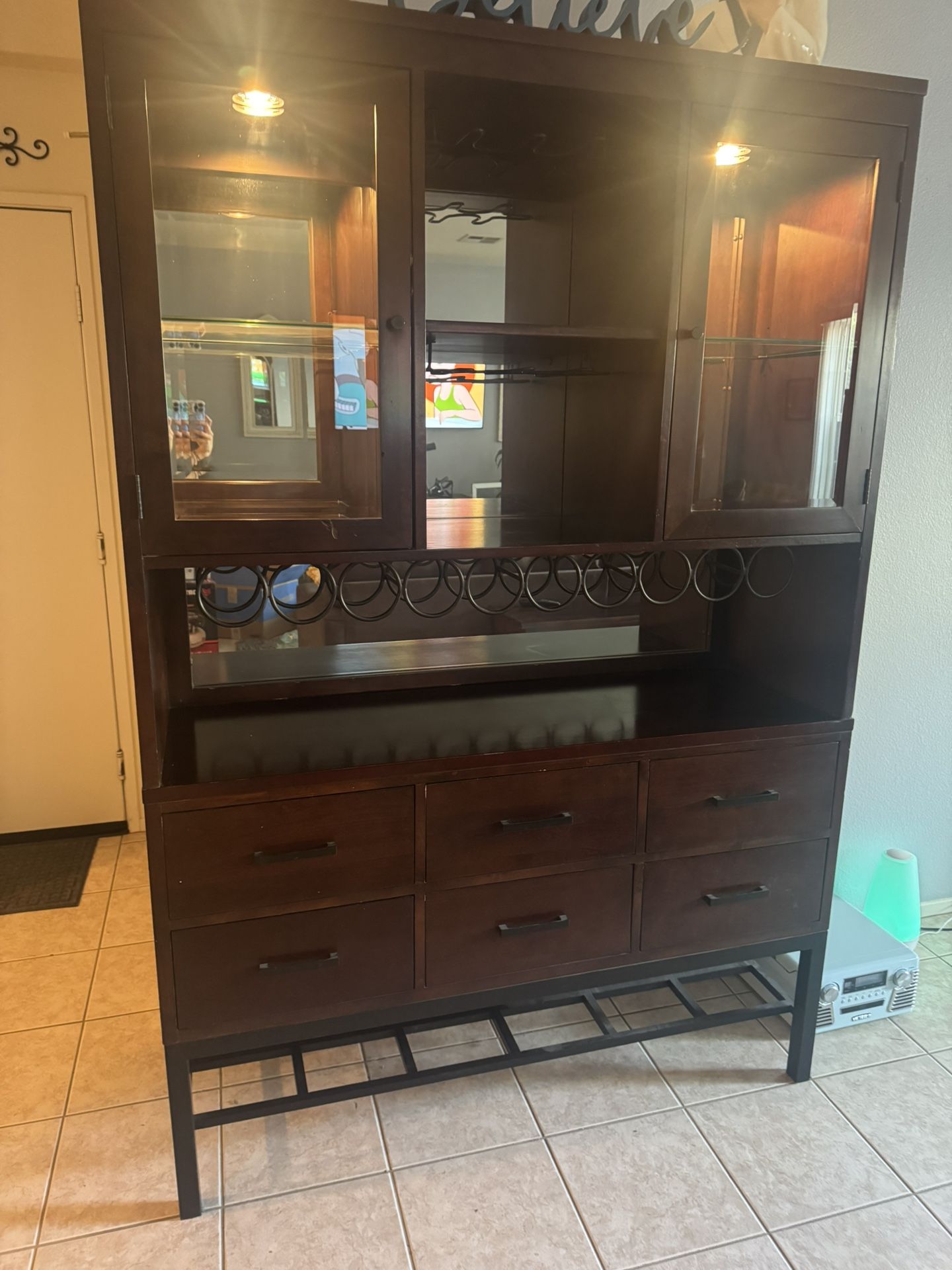 Hutch/China Cabinet