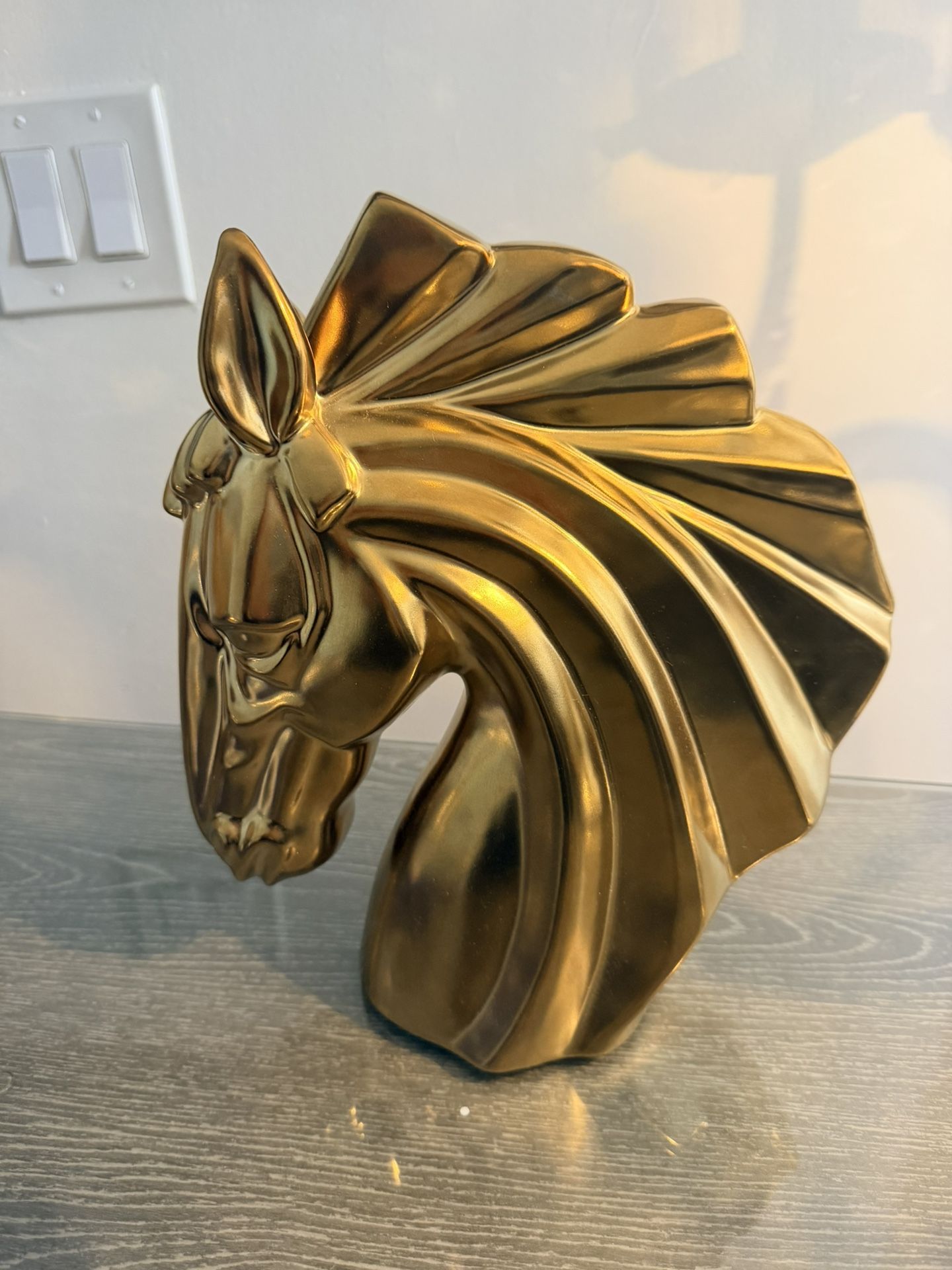 Horse head statue 