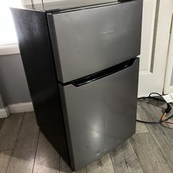       Hisense 3.2 cu.ft Mini-fridge Dual-Door With Freezer 33x18