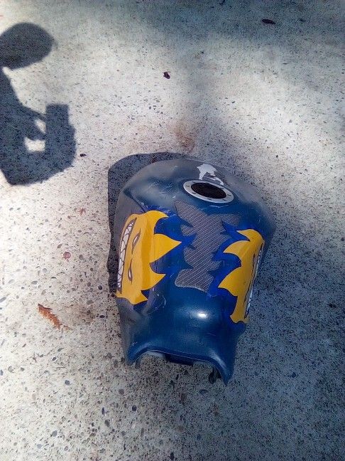 2005 Suzuki GS500F Gas Tank