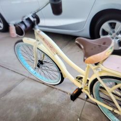 Women 26" Beach Cruiser Excellent Condition Delivery Available 