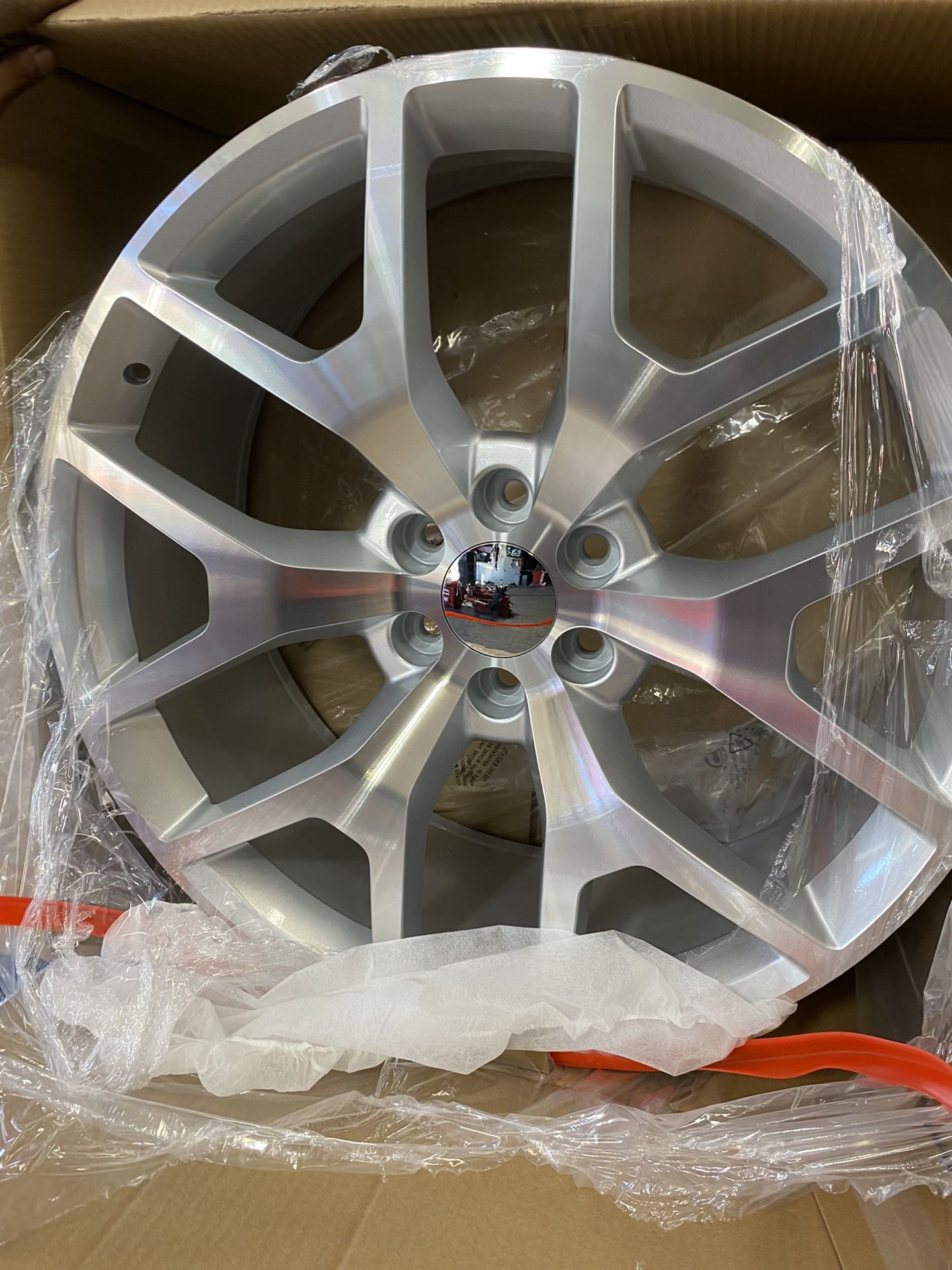 28s 28 inch wheels brand new in box fits Chevy Silverado Avalanche Tahoe Gmc Denali Yukon Sierra Hummer Cadillac Escalade Infiniti Qx80 Q56Nissan T