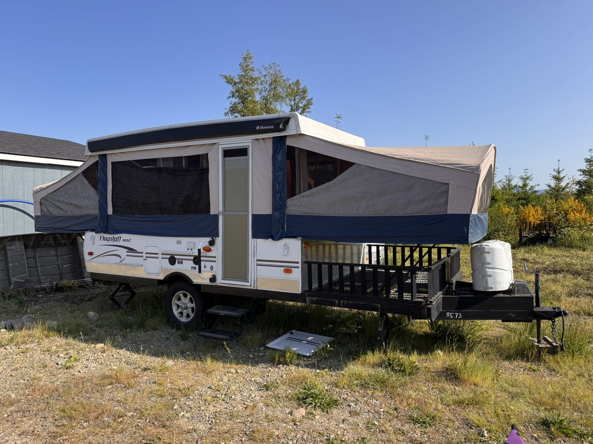 Pop-up camper toy hauler