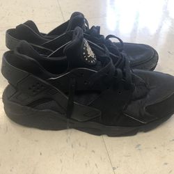 All Black Nike Hurrachies Size 13 Pre-owned But Still Stylish 