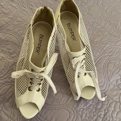 Women’s  8 1/2 white high heel shoe