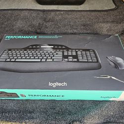 Logitech Mk710 Wireless  Keyboard  And Mouse Combo 