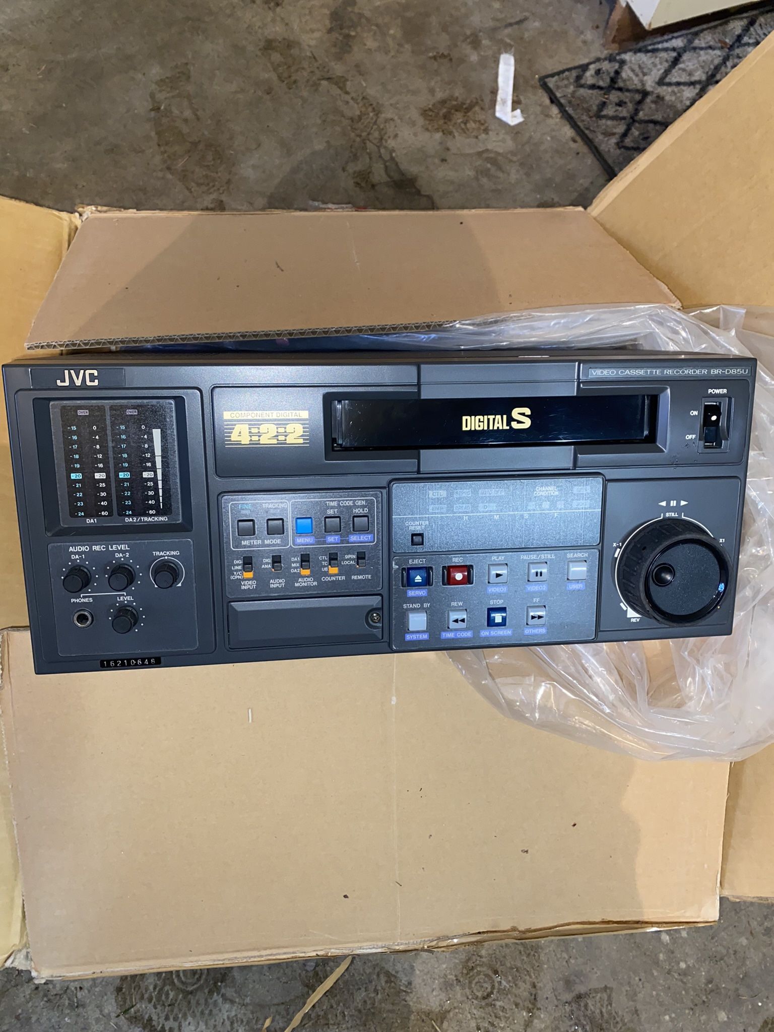 JVC VIDEO CASSETTE RECORDER BR-D85U