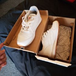 Classic Leather White Reebok- Very Nice!