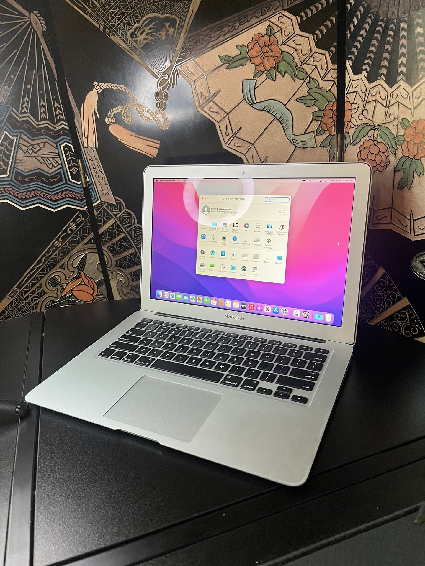 Original Apple Macbook Air 2015 13.3-Inch Laptop with magsafe charger in (Like-New Condition 💻)