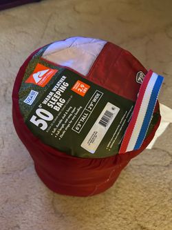 Ozark Trail 50 F Rectangular Sleeping Bag Size : 33 ＂x 75 ＂ Date of Manufacture : Apr 2025 Just used One time 95% New