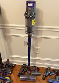 Dyson v10 cyclone cordless stick vacuum
