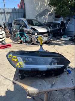 Honda HRV RIGHT USED OEM HEADLIGHT (2020-2023)