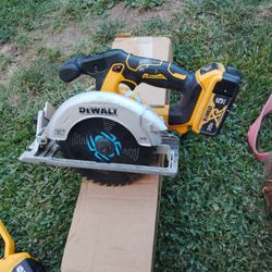 DeWalt Skill Saw. Dcs565