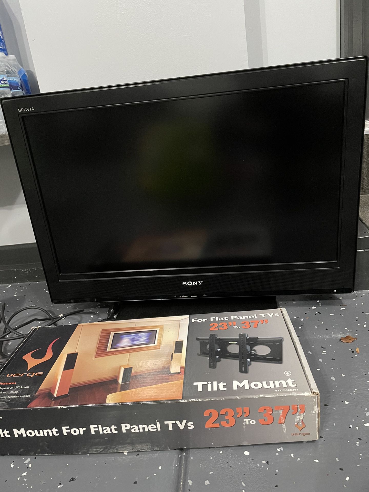 32 inch Sony tv with brand new wall mount,