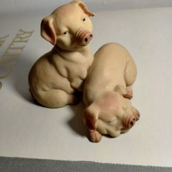 VINTAGE ENGLAND PORCELAIN FIGURINE 3.5"×3.5" - AC100