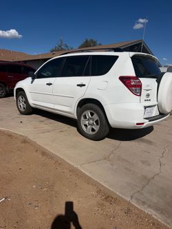 Toyota RAV4 White SUV