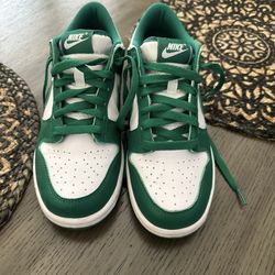 Nike Dunk Low In Excellent Used Condition Size 6.5Y