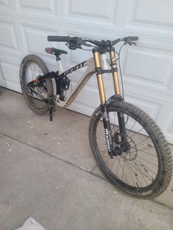 Giant glory advanced downhill