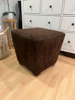 Adriana Hoyos 18" Brown Suede Ottoman d