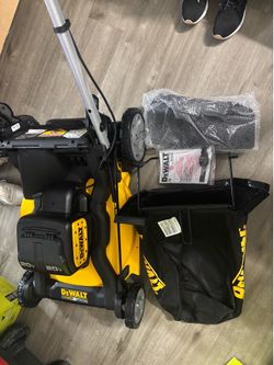DeWalt 20V MAX 21 in. Self Propelled Lawn Mower