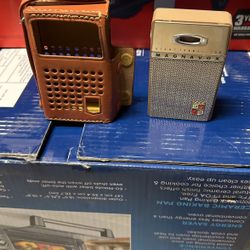 Vintage Magnavox Eight Transistor 