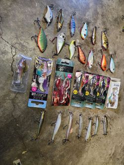 Fishing Lures For bass 27 pieces all like New take it all lot for $80