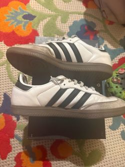 Women’s adidas samba size 6