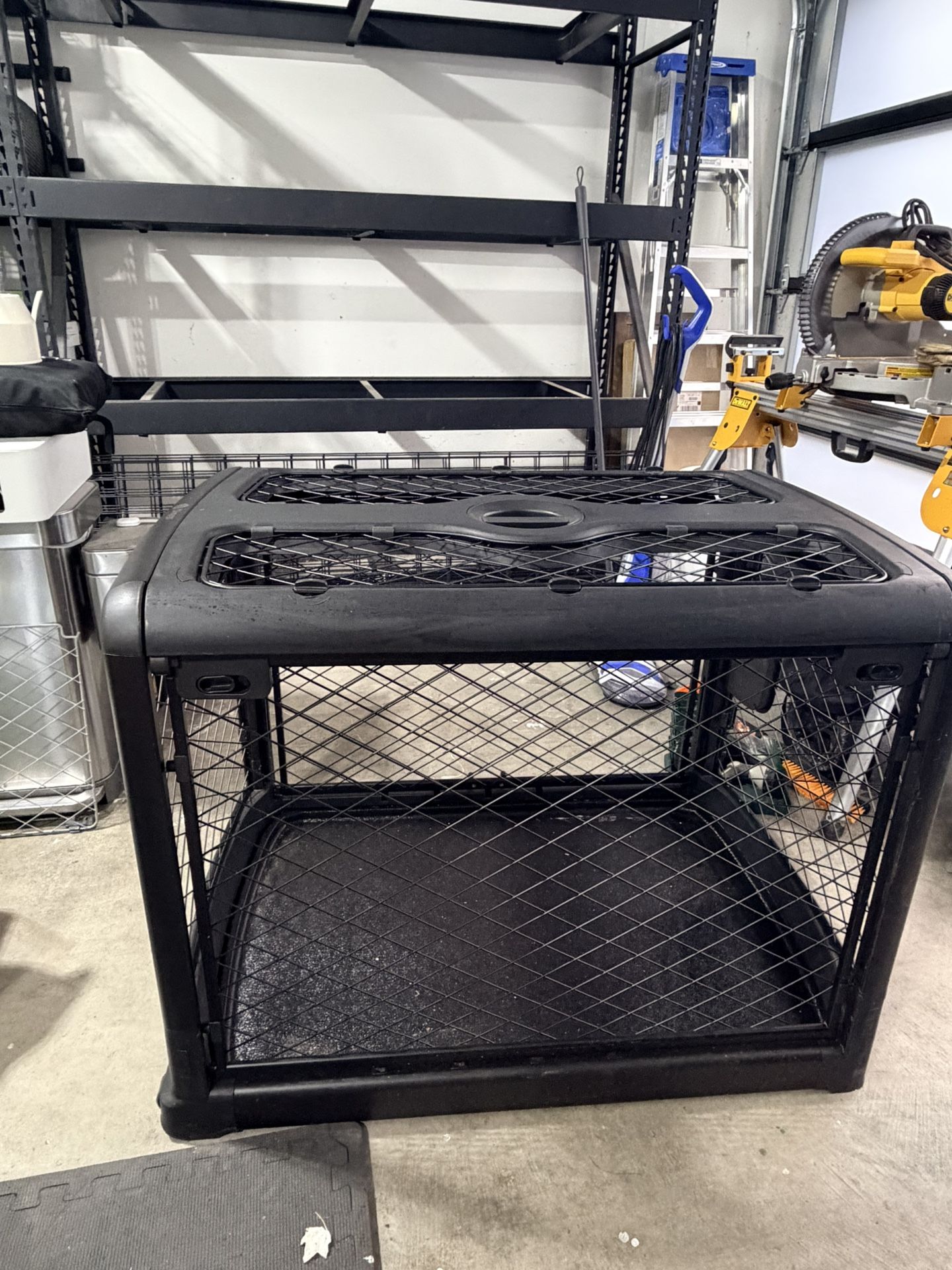 Diggs Revol Intermediate Collapsible Dog Crate