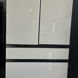Samsung - 36 in. Wide BESPOKE 29 cu. ft. 4-Door In White Glass Panels.