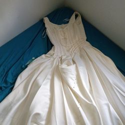 Wedding Dress  Ivory /. Make A Fair Offer 