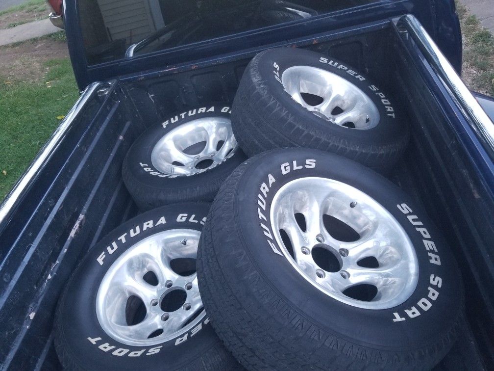 Chevy Truck 88-98 Wheels 15x8 & Tires 275/60R15