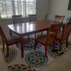 Kitchen Table With A Extra Leaf 